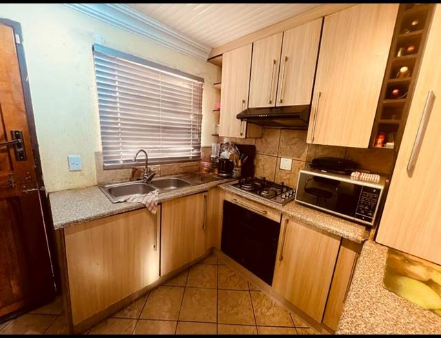 3 BEDROOM HOUSE FOR SALE IN THE ORCHARDS